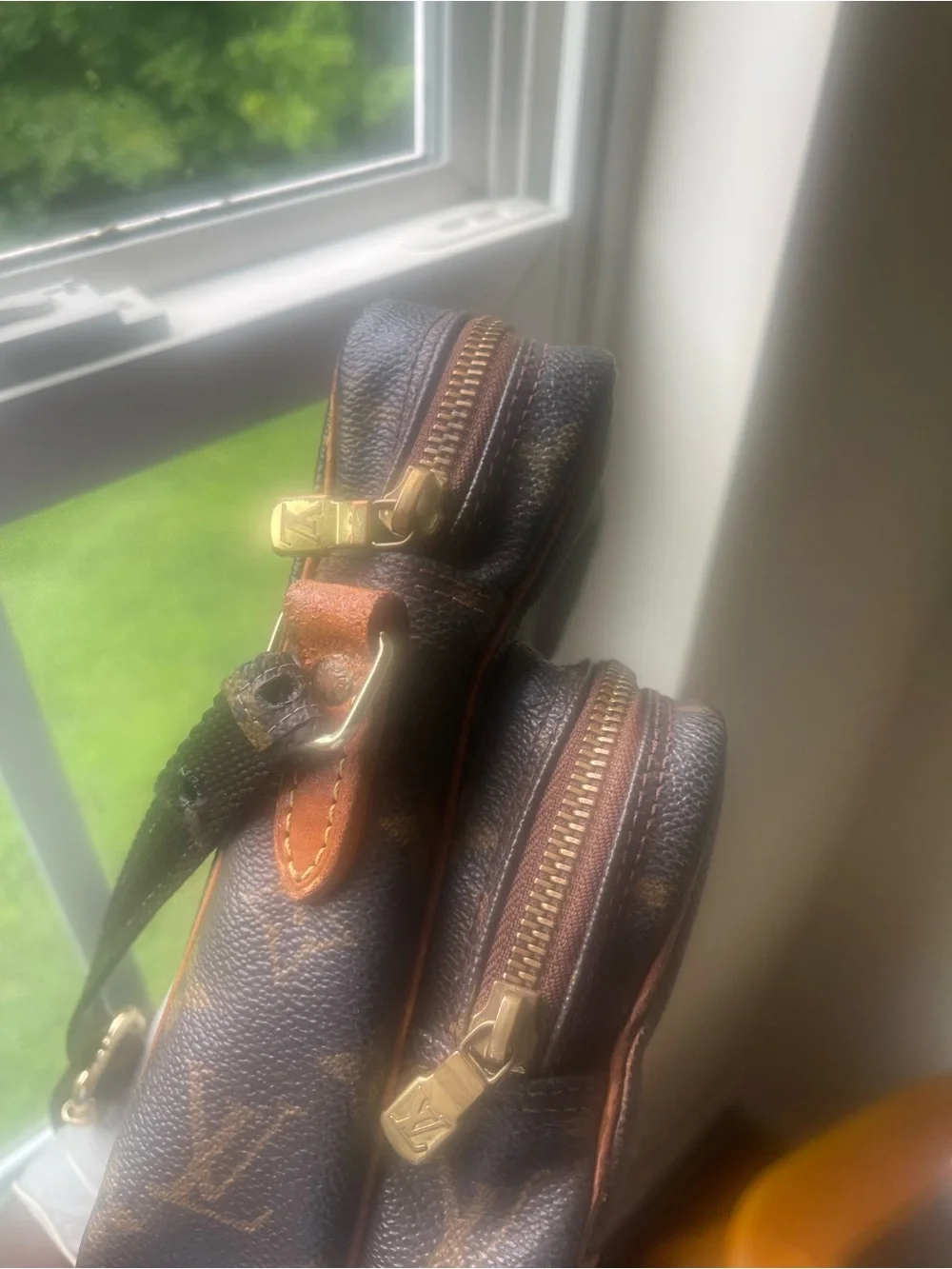 Louis Vuitton compact louis